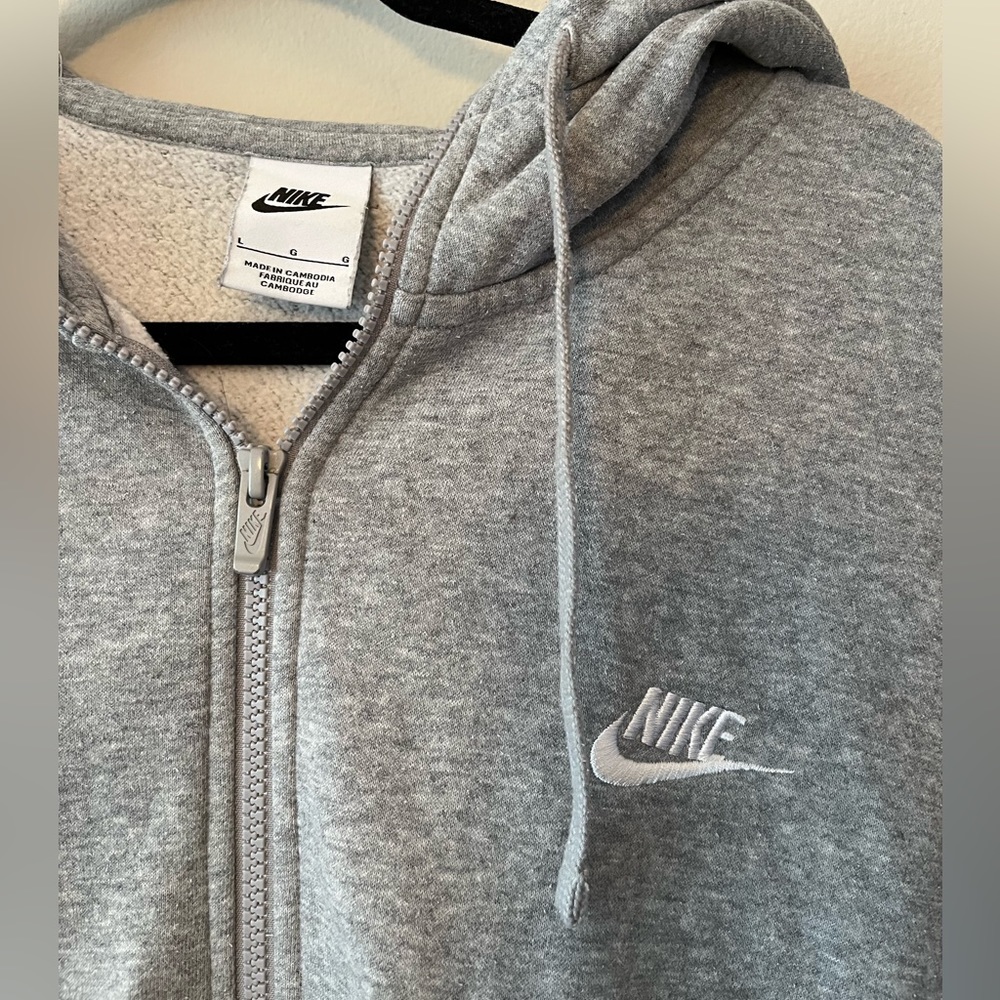 NIKE ZIP UP HOODIE SWEATER